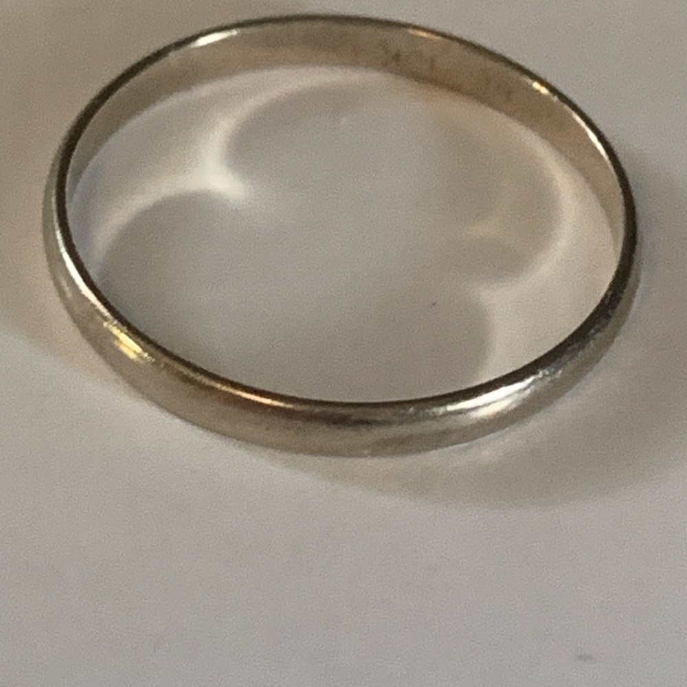 Classic 10k White Gold Women's Band 
.87 grams